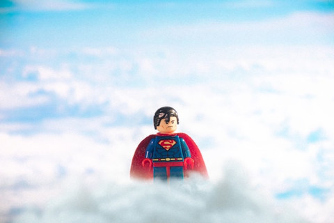 Ilustrasi untuk Sinopsis Film Superman 2025 dan Fakta Menariknya. Sumber: Unsplash/Messrro