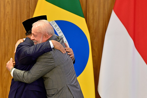 Presiden Prabowo dan Presiden Brasil Luiz Inacio Lula da Silva saat melakukan konferensi pers di Istana Planalto, Brasilia, Rabu (9/7/2025). Foto: Biro Pers Sekretariat Presiden
