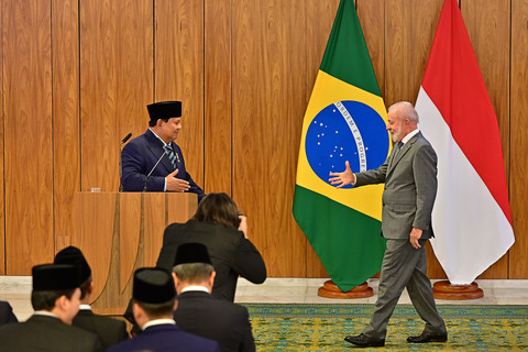 Presiden Prabowo dan Presiden Brasil Luiz Inacio Lula da Silva saat melakukan konferensi pers di Istana Planalto, Brasilia, Rabu (9/7/2025). Foto: Biro Pers Sekretariat Presiden
