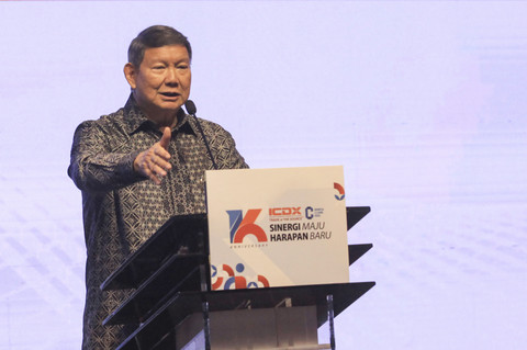 Utusan Khusus Presiden Bidang Iklim dan Energi Hashim Djojohadikusumo menyampaikan sambutannya pada Peluncuran Pasar Renewable Energy Certificate dan Sinergi Ekosistem Pasar Derivatif di Jakarta, Rabu (9/7/2025).  Foto: Reno Esnir/ANTARA FOTO