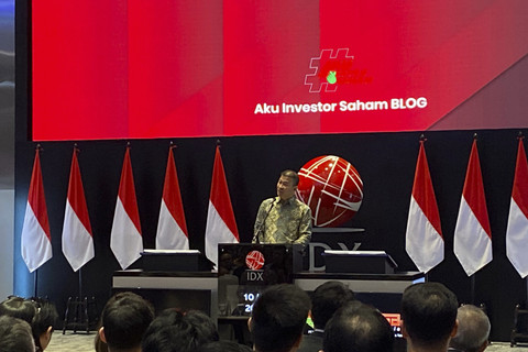 Direktur Utama PT Trimitra Trans Persada, Maickel Tilon dalam seremoni IPO di Main Hall BEI, Jakarta Selatan pada Kamis (10/7/2025). Foto: Muhammad Fhandra Hardiyon/kumparan