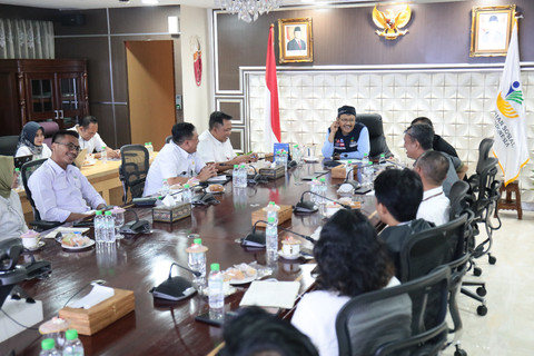 Menteri Sosial Saifullah Yusuf (Gus Ipul) saat audiensi dengan Komisi Nasional Disabilitas (KND) terkait program Sekolah Rakyat dan penguatan pemberdayaan disabilitas di Kementerian Sosial, Rabu (9/7/2025). Foto: Dok. Kemensos