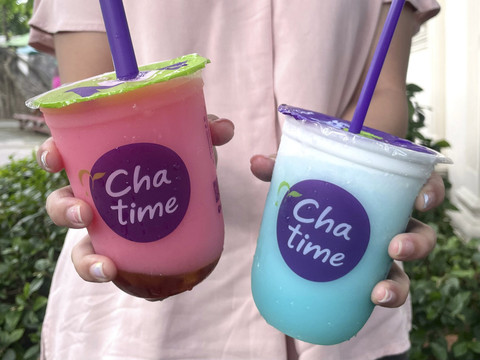  Menu baru kolaborasi Chatime dan Cimory, bluemory cloud yogurt dan pink cloud yogurt. Foto: Salsha Okta Fairuz/kumparan