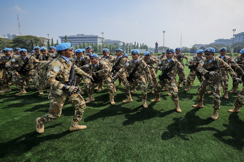 Sejumlah anggota TNI menyanyikan yel usai upacara penerimaan Satgas KIZI TNI Kontingen Garuda XX-U MONUSCO Kongo TA 2024 di Lapangan PRIMA, Mabes TNI, Cilangkap, Jakarta Timur, Kamis (10/7/2025). Foto: Jamal Ramadhan/kumparan