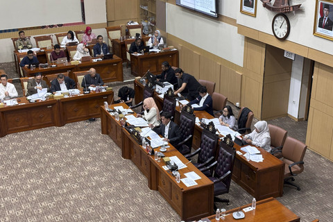 Suasana rapat panitia kerja (Panja) RUU KUHAP dengan Komisi III DPR RI di Kompleks Parlemen, Senayan, Jakarta, Kamis (10/7/2025). Foto: Abid Raihan/kumparan