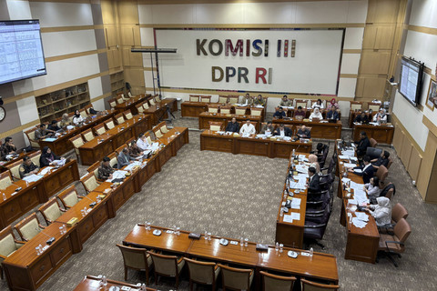 Suasana rapat panitia kerja (Panja) RUU KUHAP dengan Komisi III DPR RI di Kompleks Parlemen, Senayan, Jakarta, Kamis (10/7/2025). Foto: Abid Raihan/kumparan