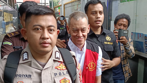 Musisi Fariz RM tiba di Pengadilan Negeri Jakarta Selatan untuk menjalani sidang narkoba, Kamis (10/7). Foto: Aprilandika Pratama/kumparan
