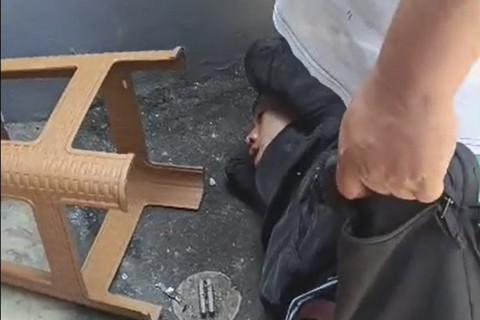 Pelaku diamankan usai melakukan penjambretan, Kamis (10/7/2025). Foto: Instagram/@jamu.nesimbok