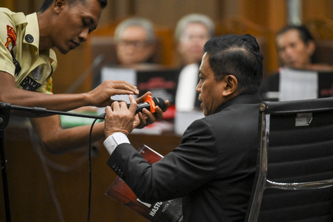 Terdakwa kasus dugaan suap pergantian antarwaktu (PAW) untuk anggota DPR Harun Masiku dan perintangan penyidikan... </div>
<div class=