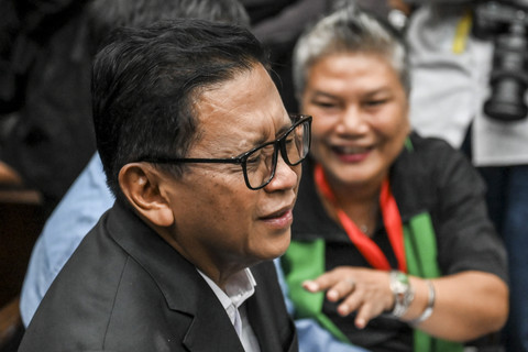 Terdakwa kasus dugaan suap pergantian antarwaktu (PAW) untuk anggota DPR Harun Masiku dan perintangan penyidikan, Hasto Kristiyanto bersiap menjalani sidang pembacaan nota pembelaan (pledoi) di Pengadilan Tipikor, Jakarta, Kamis (10/7/2025). Foto: Hafidz Mubarak A/ANTARA FOTO