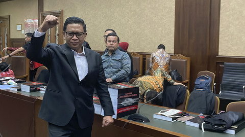 Sekjen PDIP Hasto Kristiyanto, usai membacakan nota pembelaan atau pleidoinya, terkait kasus dugaan suap dan perintangan penyidikan Harun Masiku, di Pengadilan Tipikor Jakarta, Kamis (10/7/2025). Foto: Fadhil Pramudya/kumparan