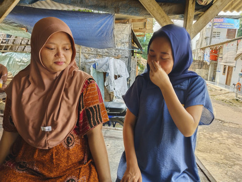 Ibu hamil Sinta Novianti (kiri) dan Desi Ratnasari, Kamis (10/7/2025). Foto: kumparan