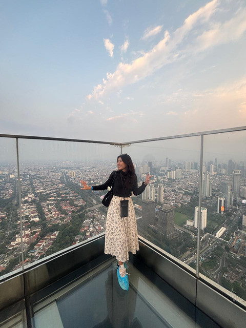 Pemandangan kota Jakarta dari Up at Thamrin Nine, Autograph Tower, Jakarta. Foto: Judith Aura/kumparan