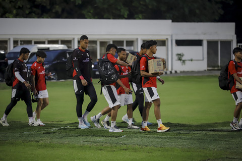 Pemain Timnas Indonesia U-23 melakukan sesi latihan di Stadion Madya, Komplek Gelora Bung Karno (GBK), Jakarta, Kamis (10/7/2025). Foto: Jamal Ramadhan/kumparan