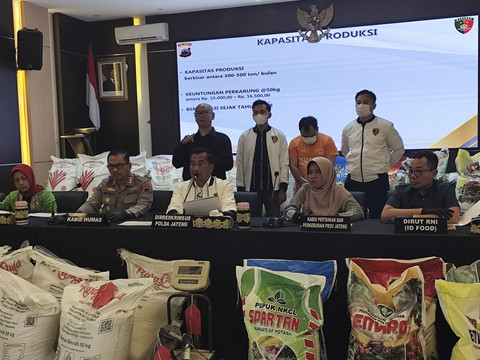 Jumpa pers kasus oplos gula di Polda Jawa Tengah, Semarang, Kamis (10/7/2025). Foto: Intan Alliva/kumparan