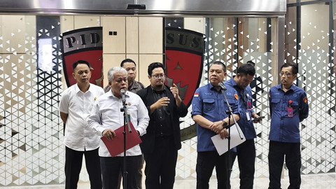 Jumpa pers Kejaksaan Agung terkait perkembangan penyidikan kasus korupsi tata kelola minyak mentah, Kamis (10/7/2025). Foto: Jonathan Devin/kumparan