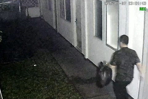 Rekaman CCTV aktivitas diplomat Arya Daru ... </div>
<div class=