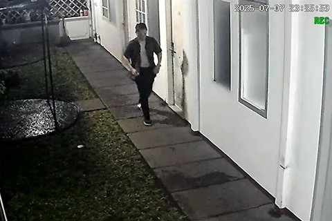 Rekaman CCTV aktivitas diplomat Arya Daru Pangayunan sebelum ditemukan tewas di salah satu kamar di Gondia International Guest House, Menteng, Jakarta Pusat, Senin (7/7/2025). Foto: Dok. Istimewa