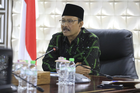 Mensos Saifullah Yusuf (Gus Ipul) memberikan pembekalan kepada para kepala sekolah, guru, dan tenaga kependidikan Sekolah Rakyat melalui zoom meeting, Kamis (10/7/2025).  Foto: Dok. Kemensos