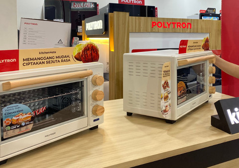 Kitchenmate Oven Polytron memiliki dua ukuran yang disesuaikan dengan kebutuhan masyarakat. Foto: kumparanWOMAN/Naela Marcelina