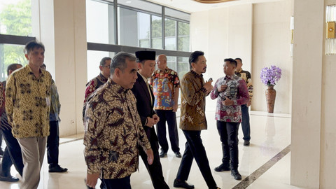 Ketua MPR RI Ahmad Muzani bersama Wakil Ketua MPR RI, Rusdi Kirana dan Edhie Baskoro Yudhoyono tiba di Gedung Mahkamah Agung (MA), Jakarta, Jumat (11/7/2025). Foto: Abid Raihan/kumparan