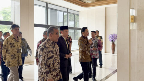 Ketua MPR RI Ahmad Muzani bersama Wakil Ketua MPR RI, Rusdi Kirana dan Edhie Baskoro Yudhoyono tiba di Gedung Mahkamah Agung (MA), Jakarta, Jumat (11/7/2025). Foto: Abid Raihan/kumparan