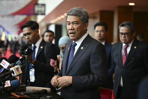 Menlu Malaysia Mohamad Hasan menjawab pertanyaan awak media saat menghadiri pertemuan Menteri Luar Negeri ASEAN ke-58 dan pertemuan di Kuala Lumpur, Malaysia, Jumat (11/7/2025). Foto: Mandel Ngan/AFP