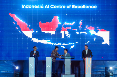 Komdigi, Indosat Ooredoo Hutchison, NVIDIA, dan Cisco meresmikan AI Center of Excellencce di Jakarta, Jumat (11/7). Foto: Indosat Hutchison Ooredoo