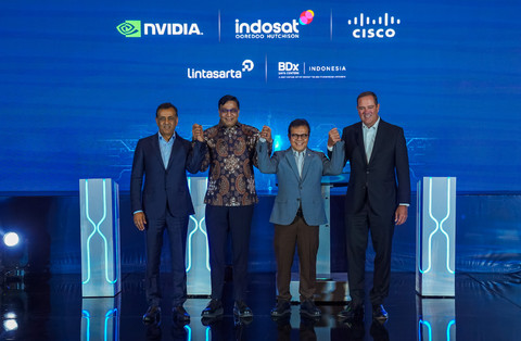 Komdigi, Indosat Ooredoo Hutchison, NVIDIA, dan Cisco meresmikan AI Center of Excellencce di Jakarta, Jumat (11/7). Foto: Indosat Hutchison Ooredoo