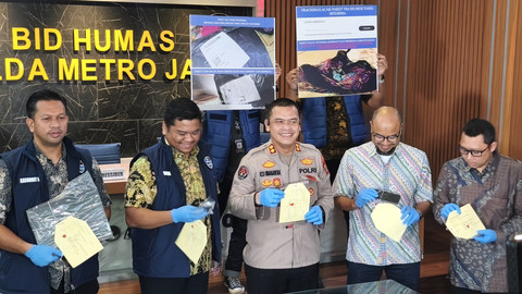 Polda Metro Jaya ungkap kasus akses ilegal jasa ekspedisi Ninja Express, Mapolda Metro Jaya, Jumat (11/7). Foto: Thomas Bosco/kumparan