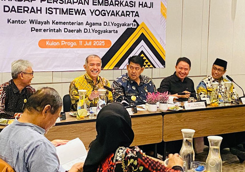 Rapat Koordinasi dalam Rangka Kunjungan Spesifik Pengawasan oleh Komisi VIII DPR RI terhadap Persiapan Embarkasi Haji Daerah Istimewa Yogyakarta di Hotel Novotel Yogyakarta International Airport Kulon Progo, Jumat (11/7). Foto: Kemenag DIY
