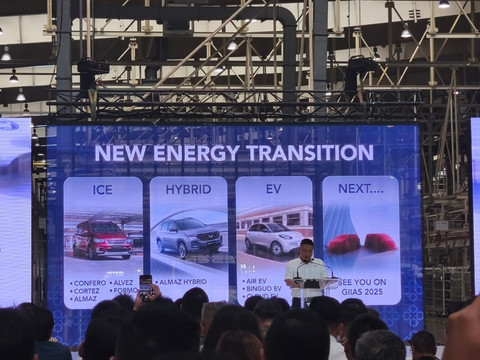 President Director Wuling Motors, Tang Wensheng saat beri sambutan di pabrik PT SGMW Motor Indonesia, Cikarang, Jawa Barat (11/7/2025). Foto: Sena Pratama/kumparan