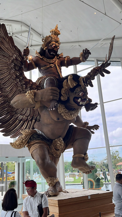Deretan koleksi di SAKA museum, Ayana Resort & Spa Bali, Jumat (11/7). Foto: Giovanni/kumparan
