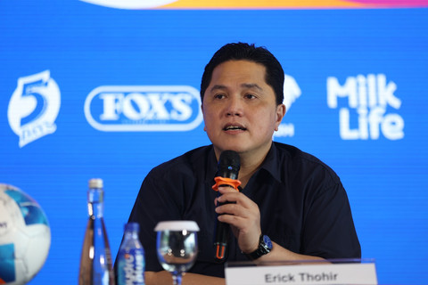 Ketua Umum PSSI Erick Thohir saat jumpa pers HYDROPLUS Piala Pertiwi U14 & U15 2025 All Stars di Supersoccer Arena, Sabtu (12/7).
Foto: Dok. MilkLife Soccer Challenge