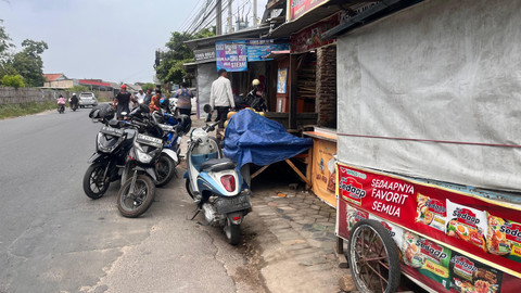 TKP ibu-ibu menjadi korban pencurian di Jalan RA Basyid, Labuhan Dalam tepatnya dekat SPBU Untung Suropati, Bandar Lampung. | Foto: Sinta Yuliana/Lampung Geh
