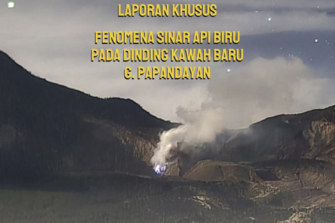 Sinar api biru di Kawah Baru Gunung Papandayan, Sabtu (12/7/2025). Foto: Instagram/ @badan.geologi