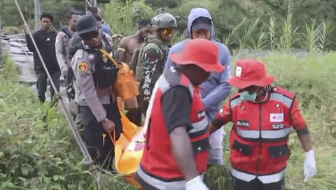 Evakuasi warga sipil tewas dibunuh di Puncak Jaya, Papua Tengah, pada Jumat (11/7/2025) dan Sabtu (12/7/2025). Foto: Dok. Istimewa