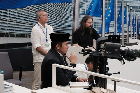 Sekretaris Kabinet (Seskab) Letkol Teddy Indra Wijaya mendampingi join statement Presiden Prabowo Subianto dengan Presiden Komisi Eropa Ursula von der Leyen di Brussels, Belgia pada Minggu (13/7/2025). Foto: Luthfi Humam/kumparan