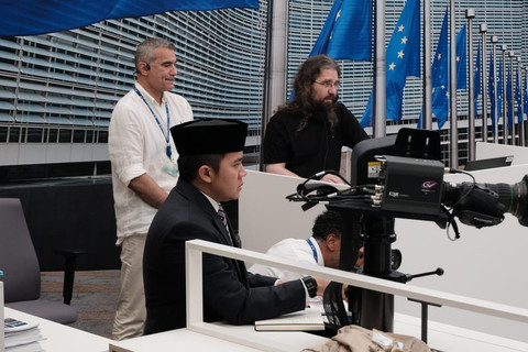 Sekretaris Kabinet (Seskab) Letkol Teddy Indra Wijaya mendampingi join statement Presiden Prabowo Subianto dengan Presiden Komisi Eropa Ursula von der Leyen di Brussels, Belgia pada Minggu (13/7/2025). Foto: Luthfi Humam/kumparan