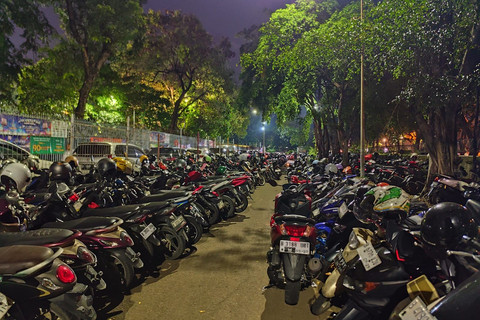 Parkiran motor hari terakhir Jakarta Fair atau Pekan Raya Jakarta (PRJ) di Kemayoran, Jakarta, Minggu (13/7/2025). Foto: Rachmadi Rasyad/kumparan
