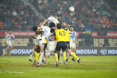 Oxford United melawan Port FC pada pertandingan Final Piala Presiden di Stadion Si Jalak Harupat, Kabupaten Bandung, Jawa Barat, Minggu (13/7/2025).
Foto: Piala Presiden 2025