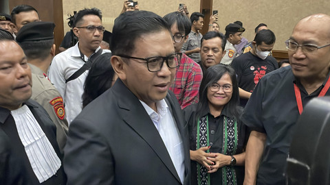 Sekjen PDIP, Hasto Kristiyanto, jelang sidang replik terkait kasus dugaan suap dan perintangan penyidikan Harun Masiku yang menjeratnya sebagai terdakwa di Pengadilan Tipikor Jakarta, Senin (14/7/2025... </div>
<div class=