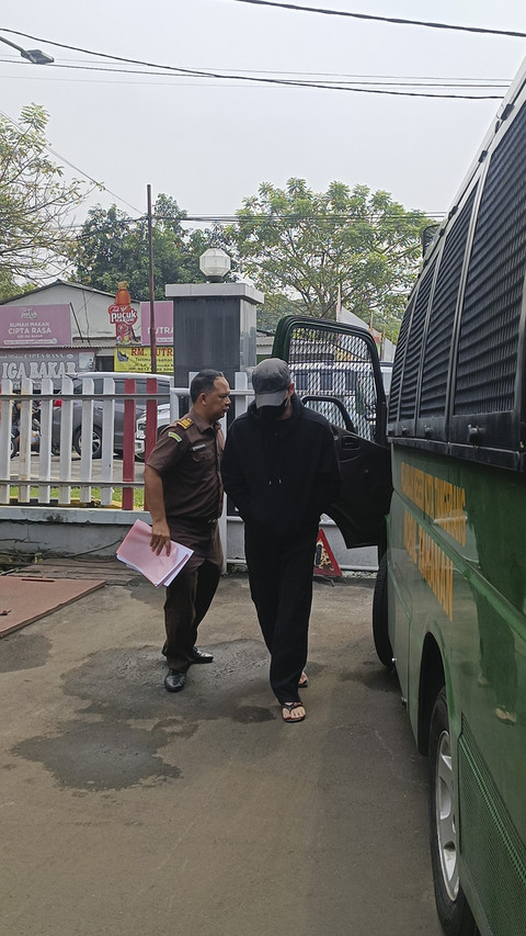 Jonathan Frizzy tiba di Lapas Pemuda Kelas II Tangerang, Senin (14/7/2025). Foto: Giovanni/kumparan