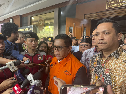 Sekjen PDIP Hasto Kristiyanto, usai mendengarkan replik atau tanggapan jaksa KPK atas nota pembelaannya, terkait kasus dugaan suap dan perintangan penyidikan Harun Masiku, di Pengadilan Tipikor Jakarta, Senin (14/7/2025). Foto: Fadhil Pramudya/kumparan