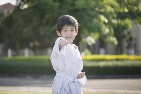 Ilustrasi anak berlatih taekwondo. Foto: ANURAK PONGPATIMET/Shutterstock