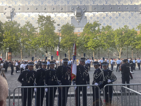 Tentara Prancis bersiap melakukan parade Bastille Day, Prancis, Senin (14/7/2025). Foto: Arifin Asydhad/kumparan