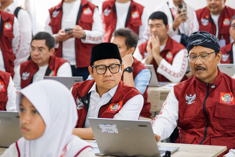 Menko PM Cak Imin dan Mensos Gus Ipul di acara pembukaan MPLS Sekolah Rakyat, Senin (14/7/2025). Foto: Kemensos RI