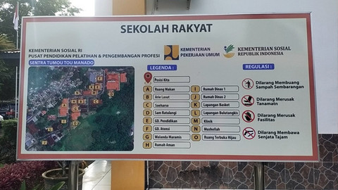 Papan penujuk Sekolah Rakyat Menengah Pertama yang ada di Sentra Tumou Toi, Kota Manado.