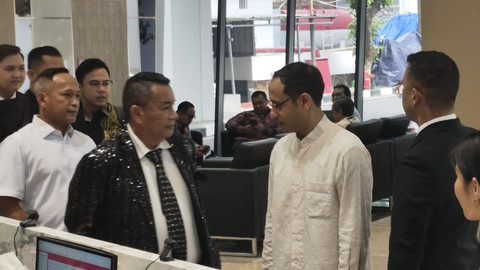 Mantan Mendikbudristek, Nadiem Makarim tiba di Kejaksaan Agung, Jakarta, Selasa (15/7/2025). Foto: Jonathan Devin/kumparan