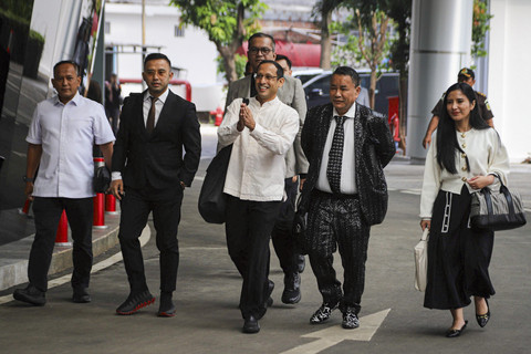 Menteri Pendidikan, Kebudayaan, Riset, dan Teknologi (Mendikbudristek) 2019-2024 Nadiem Makarim tiba untuk memenuhi panggilan pemeriksaan di Jampidsus, Kejaksaan Agung, Jakarta Selatan, Selasa (15/7/2025). Foto: Iqbal Firdaus/kumparan